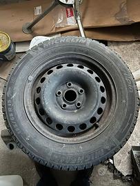 4 cerchi con gomme Michelin seminuove
