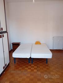 Camera in appartamento in condivisione con ragazze