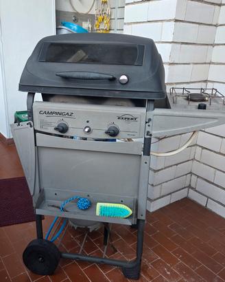 barbecue a gas con pietra lavica