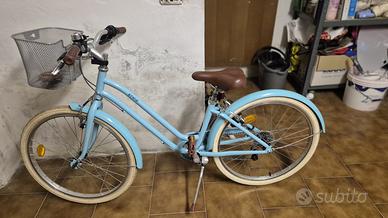 biciletta azzurra stile vintage di decathlon