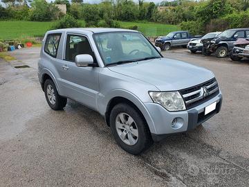 Mitsubishi Pajero IV 3.2 16V DID 160CV 3p. GLX