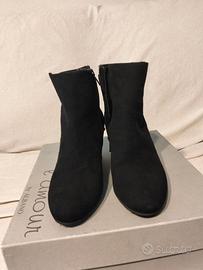 Stivaletto in camoscio nero