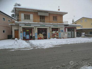 Attività commerciale di supermercato