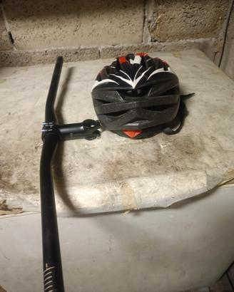 casco più manubrio in carbonio mtb