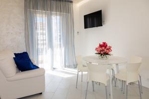 Fronte mare con piscine nuovo