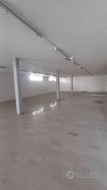 Superficie commerciale mq. 300