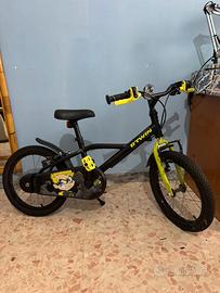 B'Twin 500 Dark Hero da 16 pollici