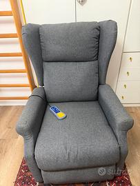 Poltrona  massaggiante in tessuto grigio scuro rec