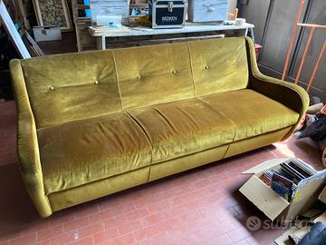 Divano in velluto anni ‘60 di design