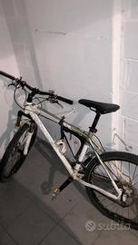 Mountain bike Rockrider  Bificletta