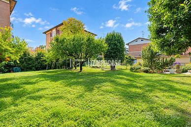 Villa Bifamiliare a Reggio nell'Emilia 8 locali
