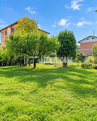 Villa Bifamiliare a Reggio nell'Emilia 8 locali
