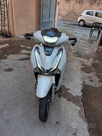 Honda  sh 125 2018 incidentato km 14000  €1700