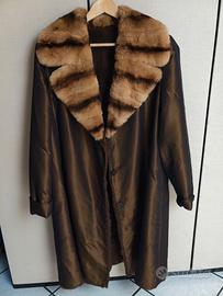 Cappotto con colletto in pelliccia di visone