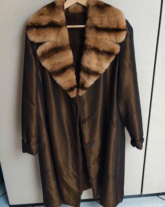 Cappotto con colletto in pelliccia di visone