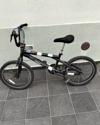 Bici BMX Cannibal