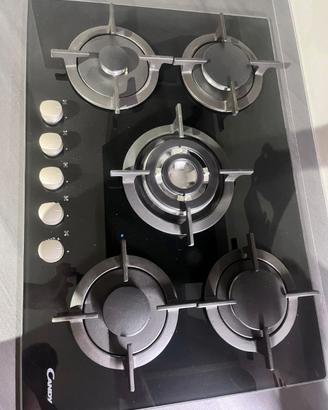Piano cottura a gas moderno