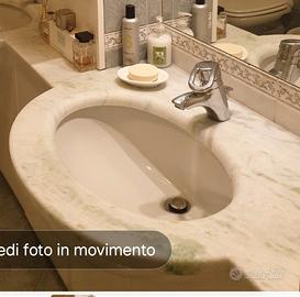 lavandino con marmo e miscelatore