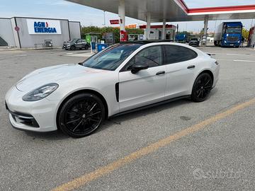 Porsche panamera 4S