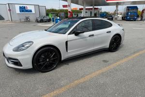 Porsche panamera 4S