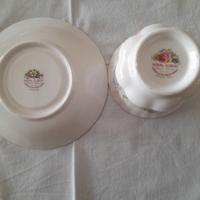 tazza da tè  e piattino da tè di Royal Albert 