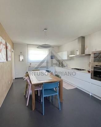 Villa di 196 m² con 5 locali e box auto doppio a L