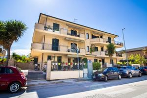 2 LOCALI A PORTO SANT'ELPIDIO