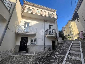 CASA SEMINDIPENDENTE A SANT'ANDREA DEL GARIGLIANO