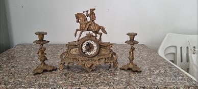 Orologio Vintage con Candelabbri