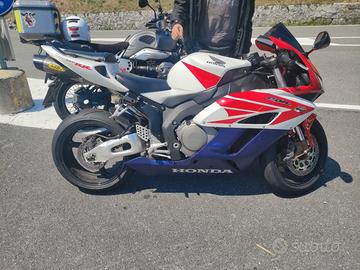 Cbr 1000rr 2005  unipropr. con accessori