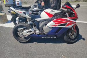 Cbr 1000rr 2005  unipropr. con accessori