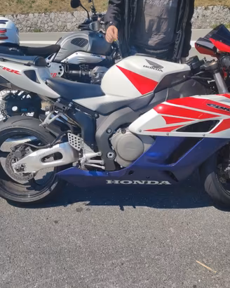 Cbr 1000rr 2005  unipropr. con accessori