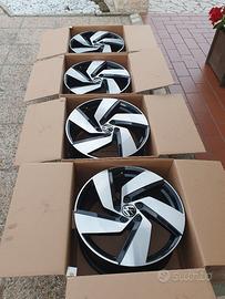 set di cerchi originali golf 8 gti