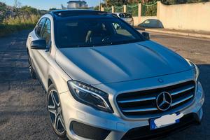 Mercedes-Benz GLA 220d 4MATIC AMG   tetto apribile