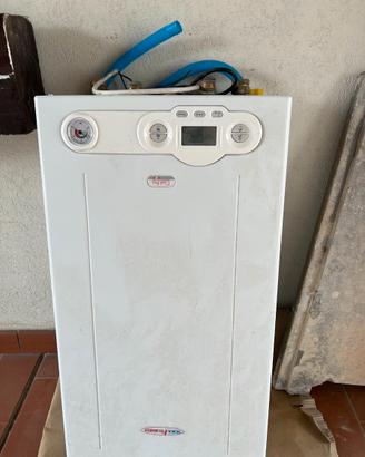 Caldaia a condensazione Nova Florida Delfis KC 28