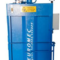 Pressa rifiuti verticale