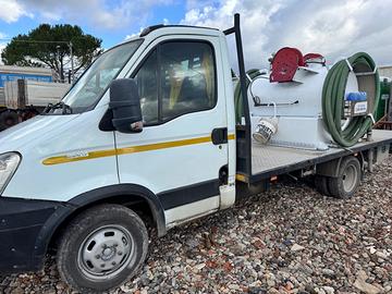 Furgone per bagni chimici