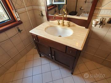 Mobiletto per bagno ed accessori vari