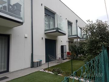Monolocale con box e giardino