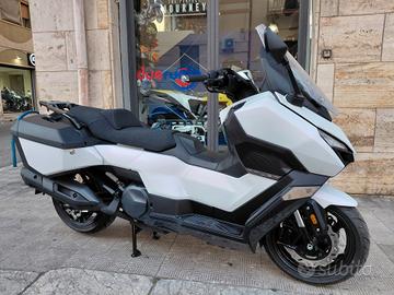 Sym TTLBT maxiscooter bicilindrico