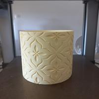 Vaso giallo pastello in materiale ecosostenibile