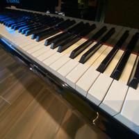 Pianoforte a coda KAWAI con Silent