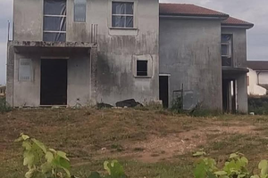 Abitazione al grezzo con 4 appartamenti