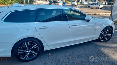 VOLVO V90 D4 AWD con gancio traino