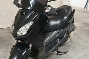 Yahama XMax 250