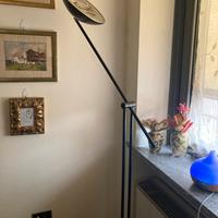 Lampada in metallo da terra