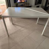 tavolo rettangolare bianco