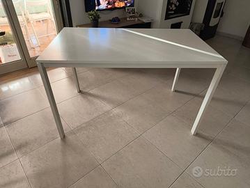 tavolo rettangolare bianco