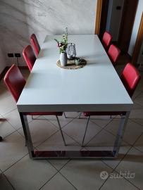 Tavolo cucina/soggiorno.