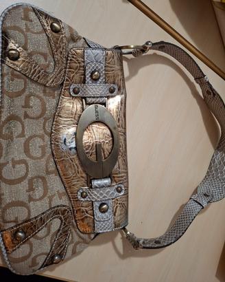 borse guess e coccinelle